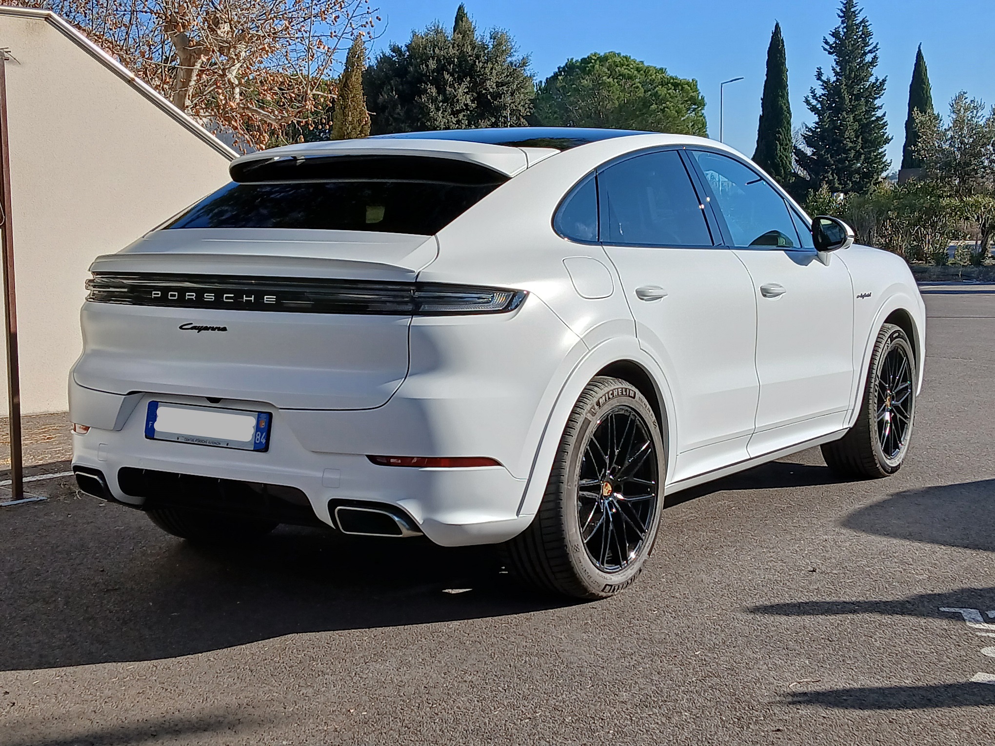 Porsche Cayenne blanc satin Covering 84